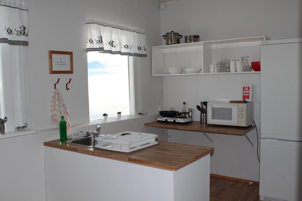Lonsa Guesthouse Akureyri Buitenkant foto